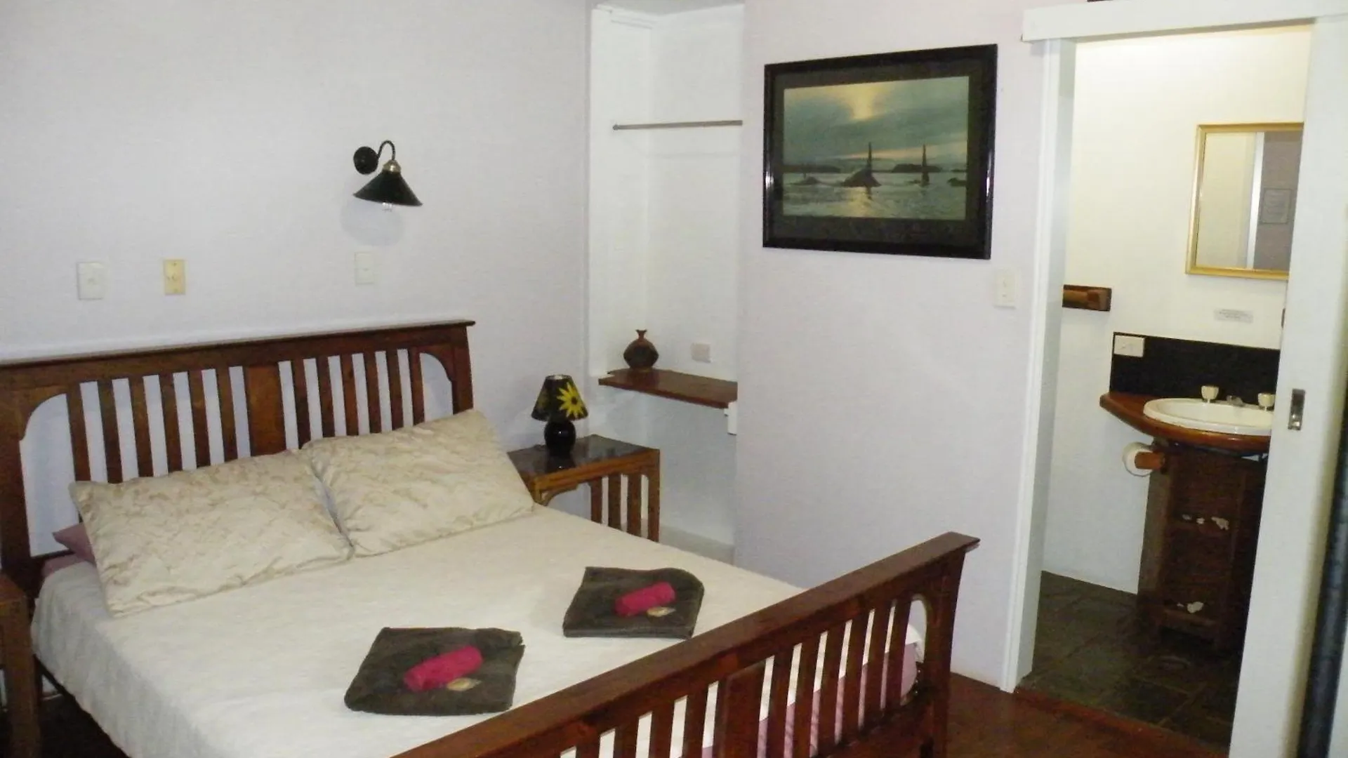 Epiphyte B & B Cow Bay Bed & Breakfast