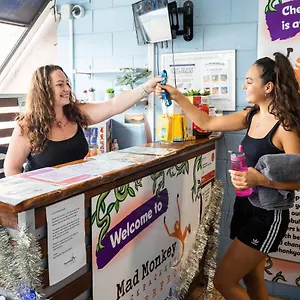 mad-monkey-backpackers-waterfront.cairnshotels4all.com/