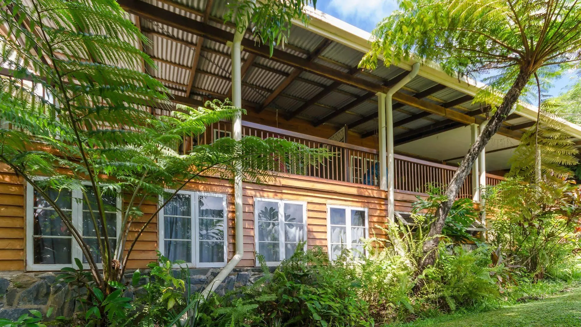 Epiphyte B & B Cow Bay