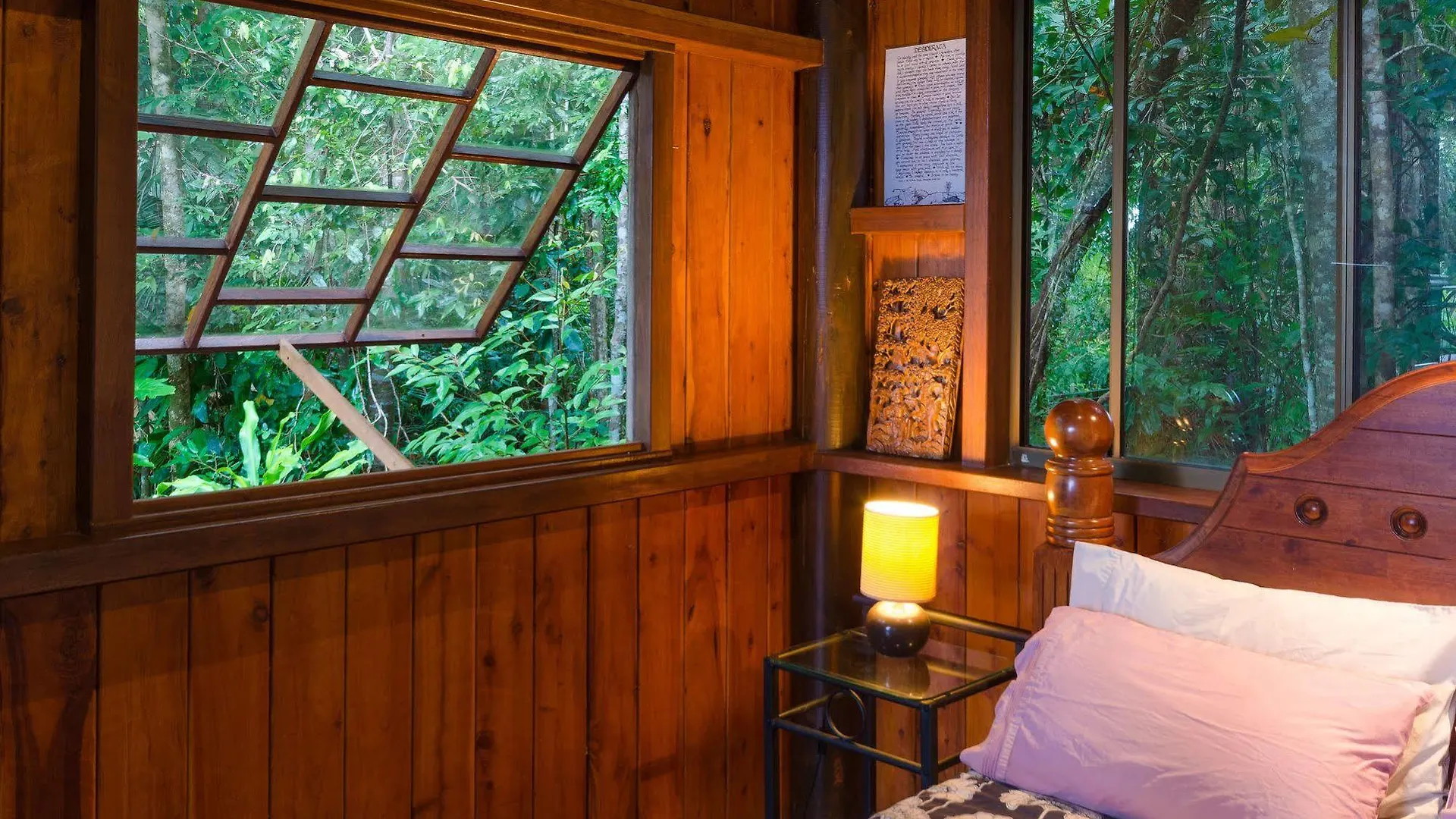 Epiphyte B & B Cow Bay Bed & Breakfast