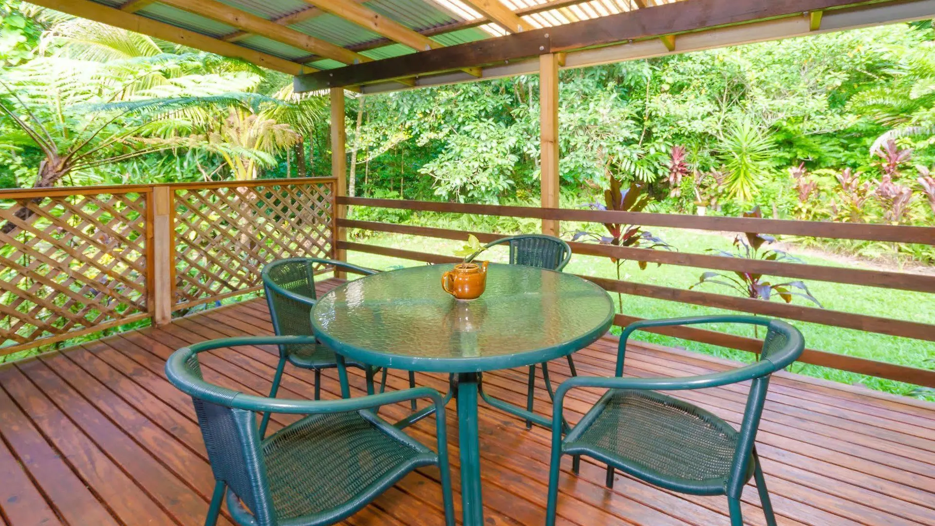 Epiphyte B & B Cow Bay Bed & Breakfast